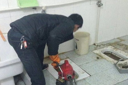 马桶堵怎么修理-公厕漏水